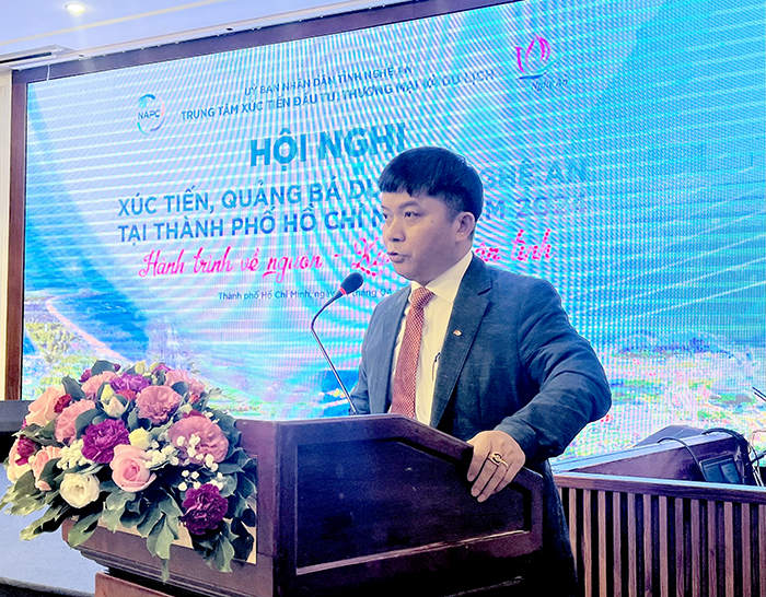 Phó Giám đốc Trung tâm Xúc tiến Đầu tư, Thương mại và Du lịch tỉnh Nghệ An Nguyễn Văn Nam phát biểu tại Hội nghị